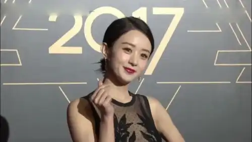 女主播神似赵丽颖走红,生气的表情太可爱
