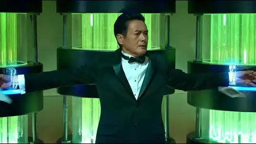 澳门风云3发哥这卡牌飞镖真是神,瞬间把学友手上的武器卸了下来