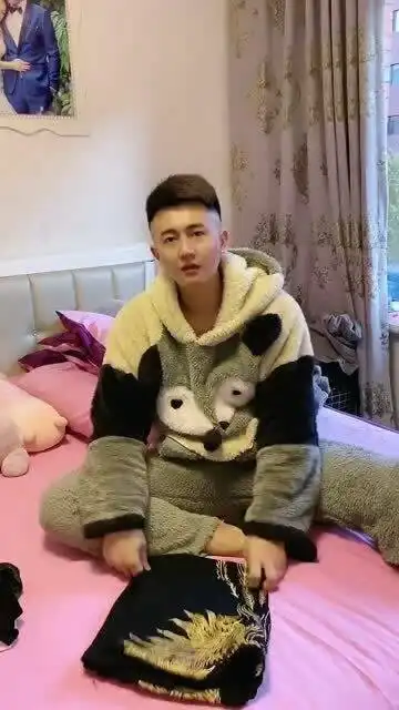 帅哥这是被隔壁老王给绿了太突然了