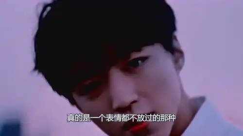 杨紫王俊凯机场偶遇,她的反应太真实,网友行走的表情包