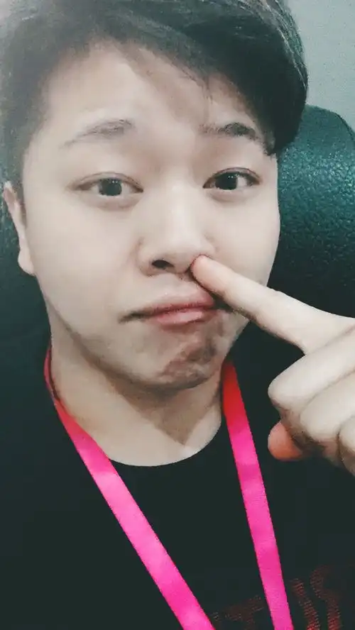 笑脸符号生日快乐主播模仿表情包,最像的居然是