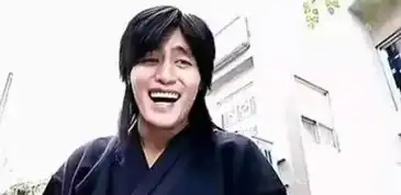 送给你一个表情,热辣滚烫...