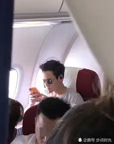 网友飞机上偶遇彭于晏,刷手机都是神一样的演技