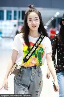 青春无敌张雪迎白t牛仔表情搞怪扎丸子头活力十足