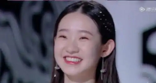 张艺凡委屈表情火了,秦海璐总结模仿精髓,一级演员都学不像