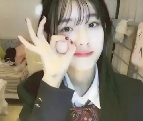 孙一宁18岁照片曝光,无美颜生图颜值超赞,难怪能让王思聪着迷