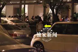 殷桃素颜现身抽烟表情搞怪与朋友同坐摩托车
