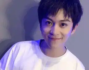 客栈2杨紫谈彭于晏,眉飞色舞表情夸张,网友邓伦魅力不足