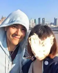 彭于晏丹麦旅游被网友偶遇网友除了我全世界都在偶遇他