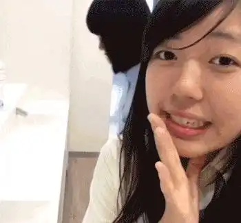 妹子,你看起来很清纯,不要动不动就这样啊,哈哈哈