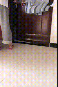 搞笑gif长得好看的不一定都是美女,有可能是男扮女装