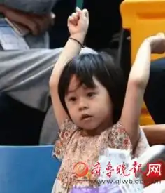 张怡宁母女与国乒聚会小魔王成了国乒队员的吉祥物