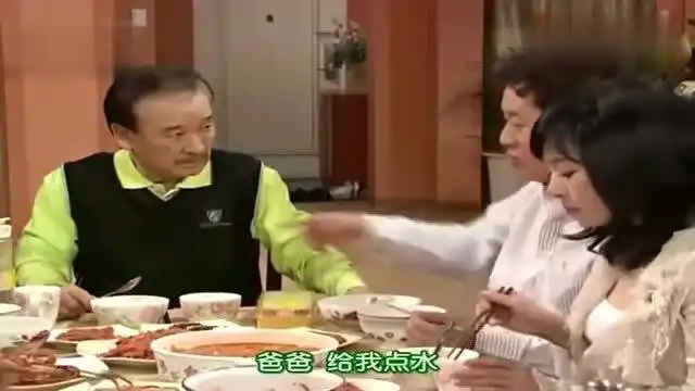搞笑一家人,李顺才想要树立家里的权威,可是啪啪打脸