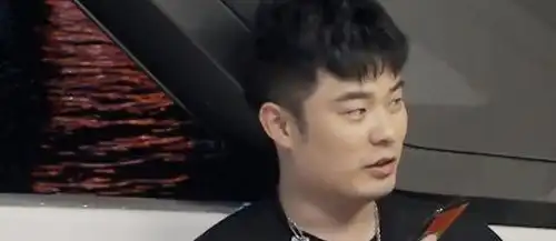 哈哈哈哈哈首期搞事情导演收手机,三兄弟立马向对象报备