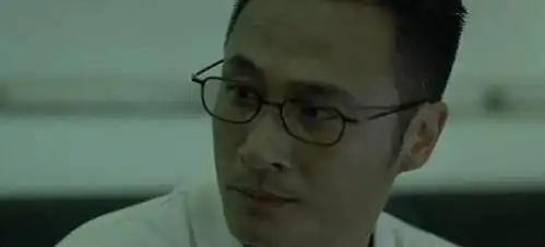 吴镇宇直播赚钱做慈善,搞笑神回复圈粉众人,坏叔叔成暖男
