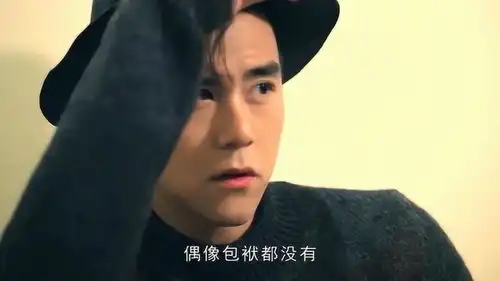 邓超彭于晏相约看球,对着镜头搞怪表情太戏精