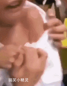 搞笑gif兄弟,你这样做会把小鸟给教坏的
