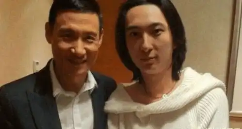 王思聪出席各种娱乐场面,与明星同框的样子,你就知道谁才是真正的大牌了