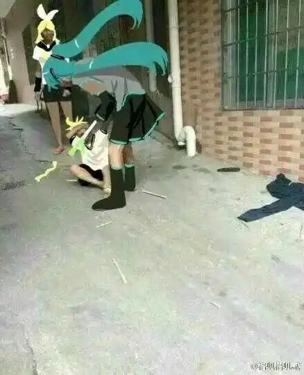小孩抽烟被打搞笑表情图片