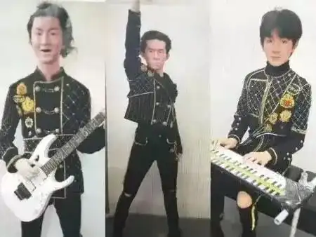 tfboys蜡像三人表情大不同,易烊千玺努力憋笑中,王源只有鞋带是一样的