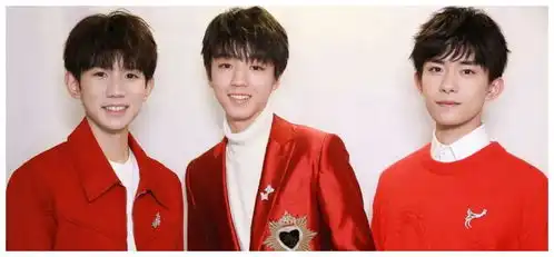 415tfboys三小只同时更博,都配表情包,到底是什么日子