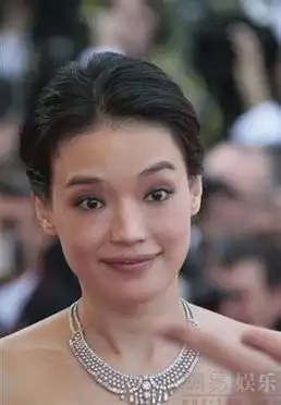 舒淇穿抹胸长裙亮相遭美导演求婚