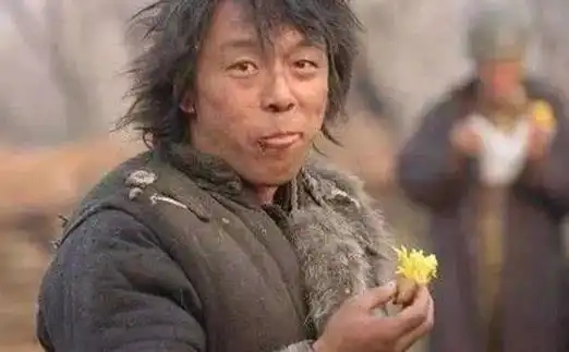 同是演乞丐,周星驰用手抓饭,黄渤像真乞丐,杨颖是来搞笑的