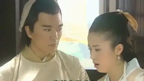 师弟发现师兄师姐亲热,被围观的两人好尴尬,师弟的表情太搞笑了