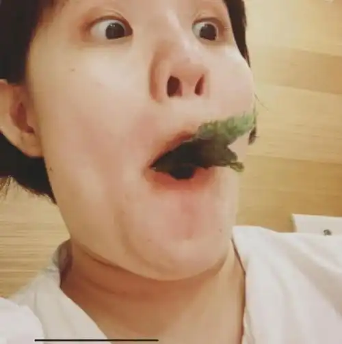 沙雕孕妈谢依霖放飞自我惹出婚姻危机,晒自拍搞怪表情抢镜