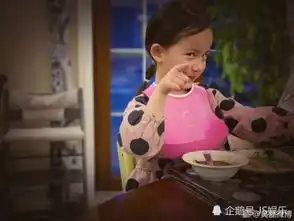 黄磊晒女儿吃货萌照,多妹双手抱着大苹果闭眼咬出表情包超可爱