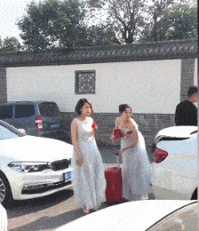爆笑gif图小伙子,你这男扮女装的是要去干嘛