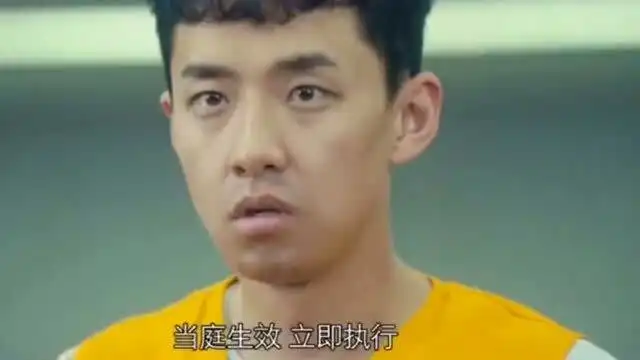 匆匆那年男主前一秒刚收到大学录取通知书,下一秒就被警察带走了