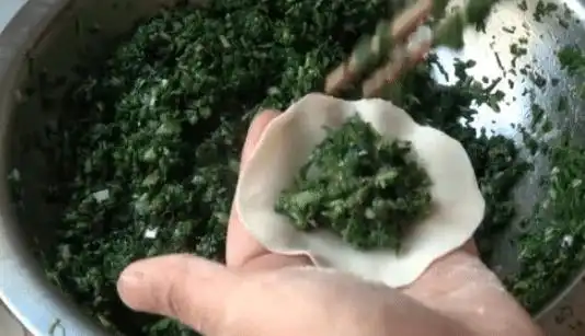用这菜调馅包饺子,才是春天里最香的,营养丰富,降三高还明目荠菜