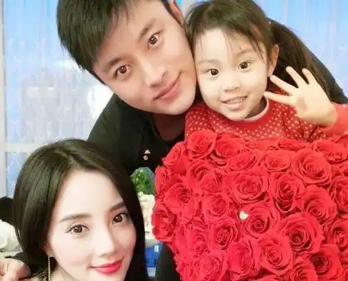 网友遇偶李小璐母女,甜馨近照好美