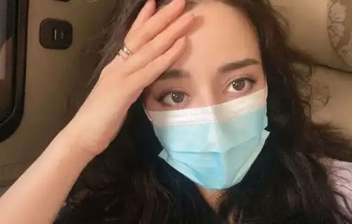迪丽热巴为杨幂庆生,发文配图引热议,只能说蔡徐坤好惨