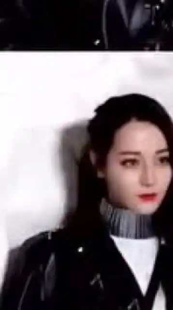 迪丽热巴不仅扛住了韩娱的死亡灯光,还扛住了路人相机,真美人各国都爱