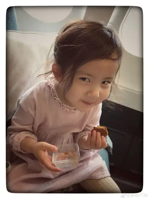 黄磊的小女儿真的好灵啊而且终于发现有一丢丢像多...