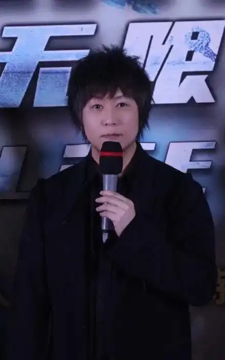 阿信回应给王俊凯留言使用微笑表情,还求助小凯粉丝现场教学