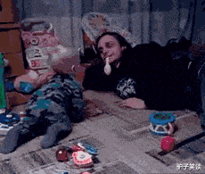 和四个妹子合租了一年,画风是这样的...哈哈哈,这都掉秃了吧
