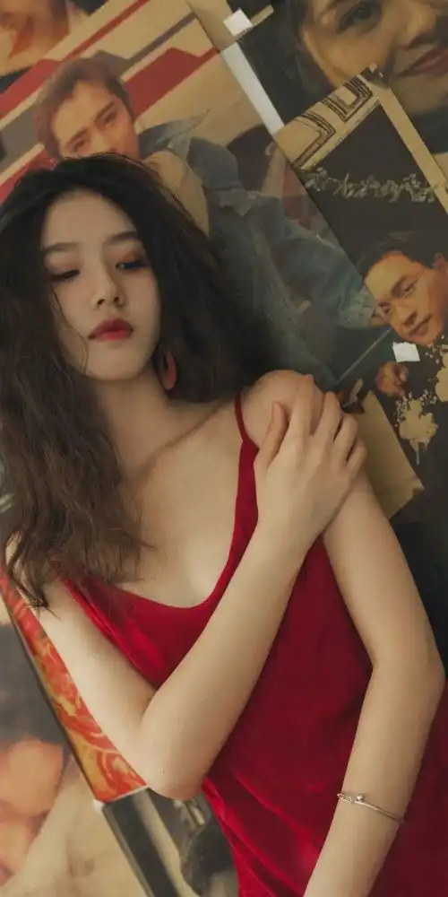 背景图这个年纪真好能在课桌上撑着头聊着自己天花乱坠的未来和梦想