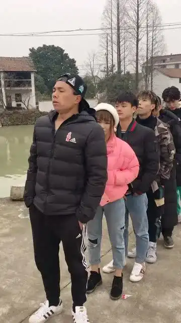 别跟我嬉皮笑脸