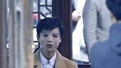 求求各位大明星行行好,不要再跟我们美妆博主抢饭碗了