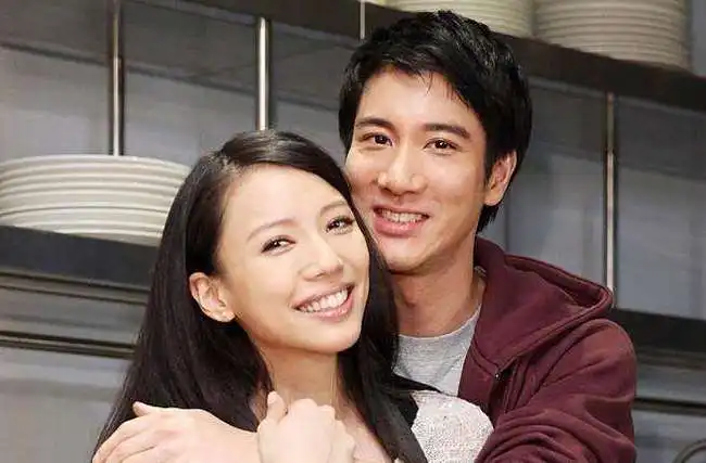 王力宏的回应4方面造假李靓蕾当过伴舞,26岁改名被包装高学历