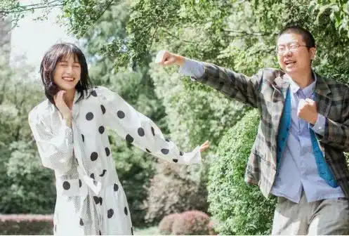 跨物种爱情修成正果李诞承认已婚,婚纱照超美der