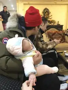 蒋劲夫情人节做客好友豪宅,做搞怪表情还玩手游,相信真相会明了