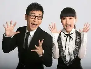 黄晓明潘玮柏晒自己歪脖子照表情疑惑搞笑