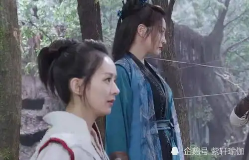 赵丽颖被王一博强行抱抱,镜头拉近看她表情,你从中读懂了什么