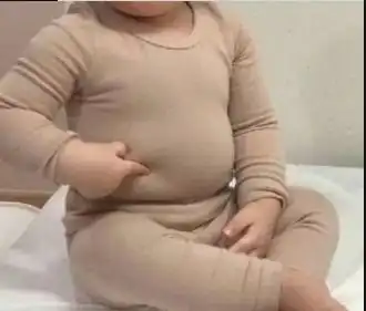 笑话开车不小心把妹子撞了,赶紧下车冲过去,看妹子漂亮说道