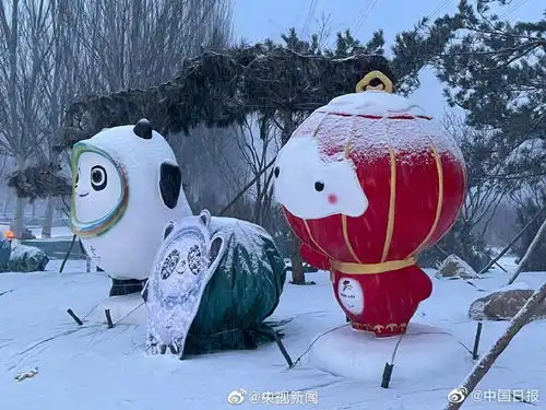 一场雪,满大街都是雪容融