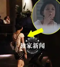 殷桃素颜会友变老烟枪与朋友同坐摩托车